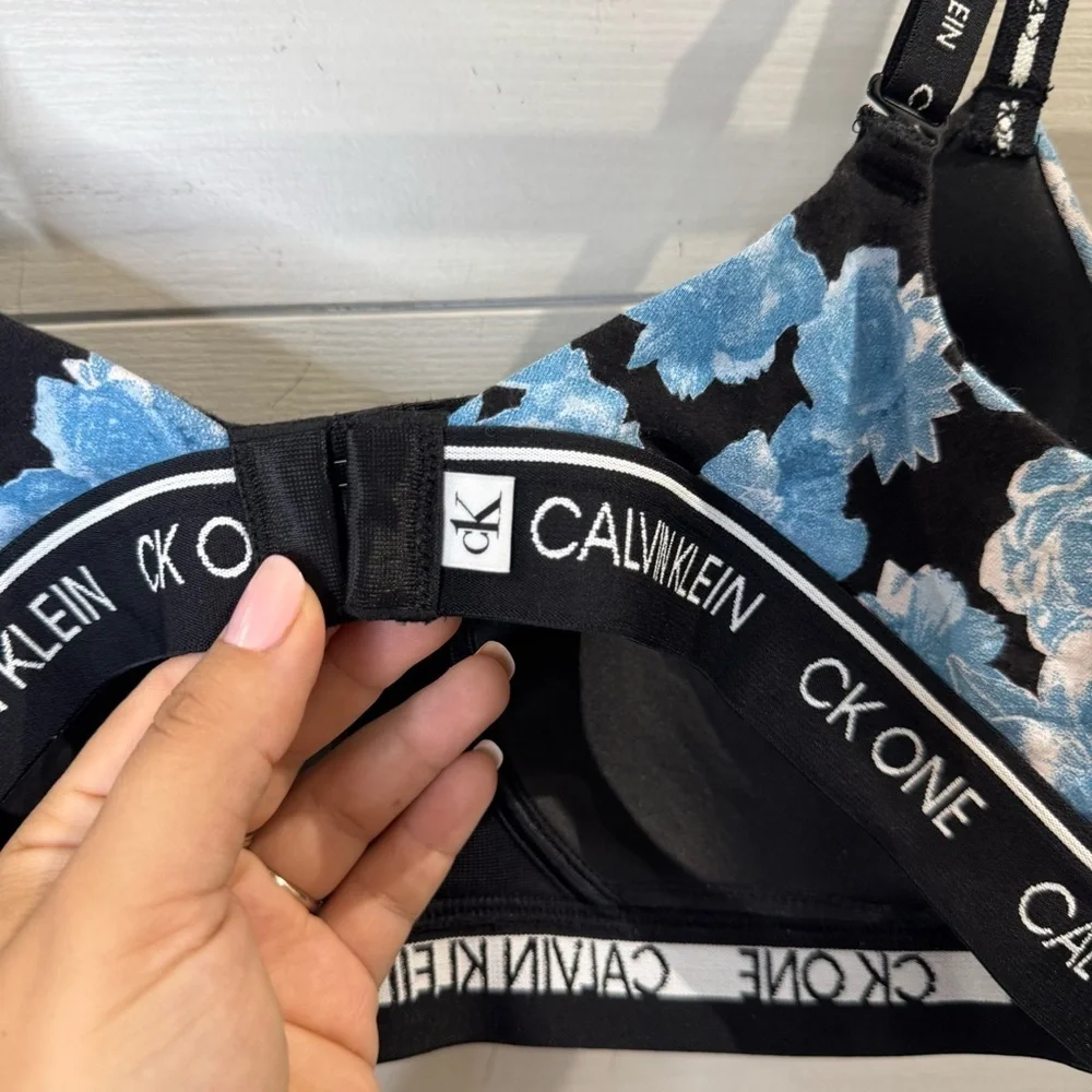 Calvin Klein Women's Floral Bralette Black and Blue Size Large